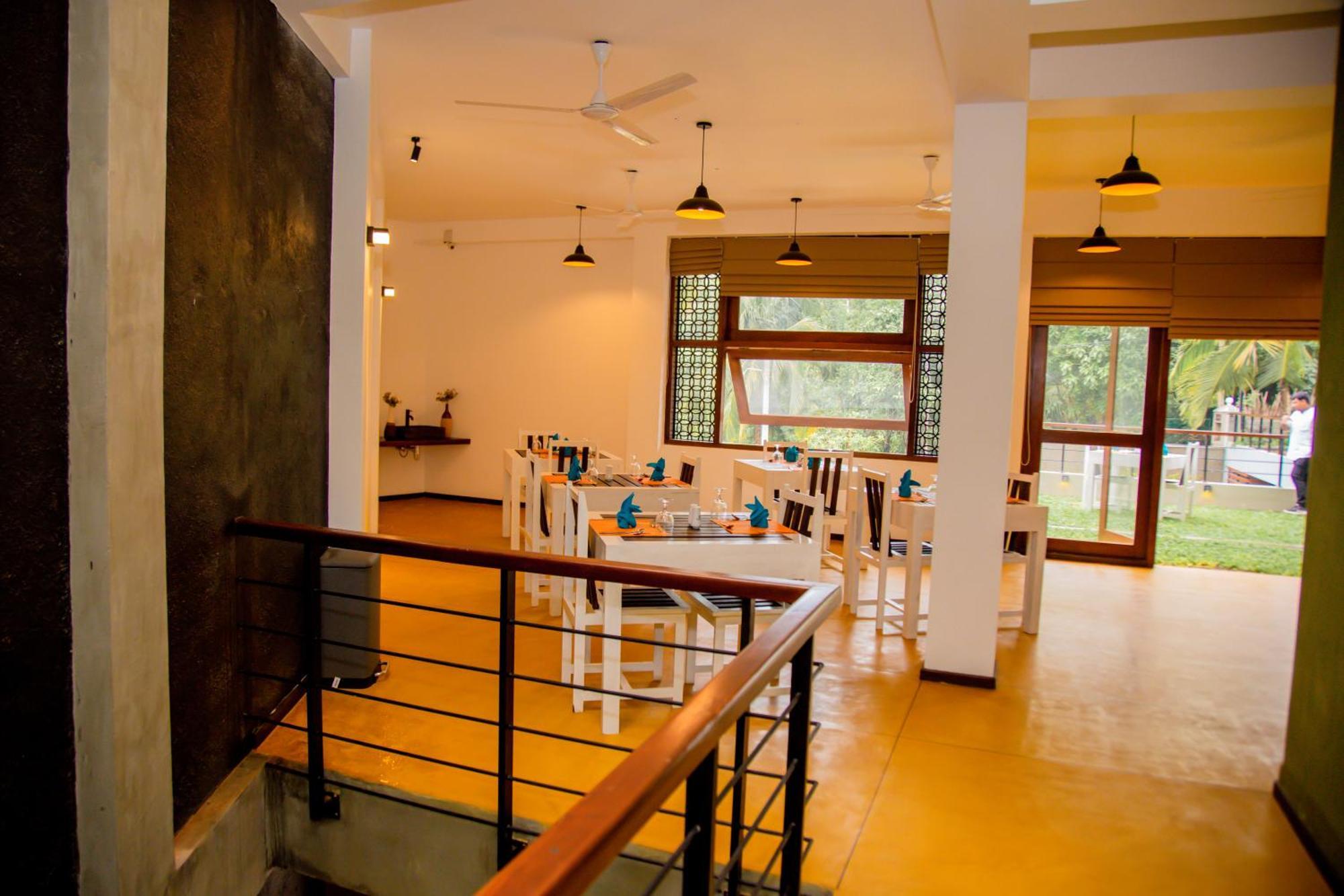 Hiriketiya Beach Hostels Dickwella Exterior photo