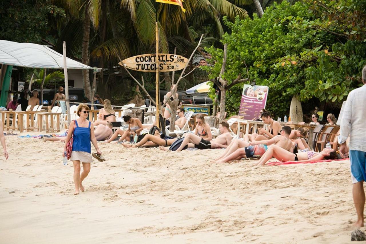 Hiriketiya Beach Hostels Dickwella Exterior photo