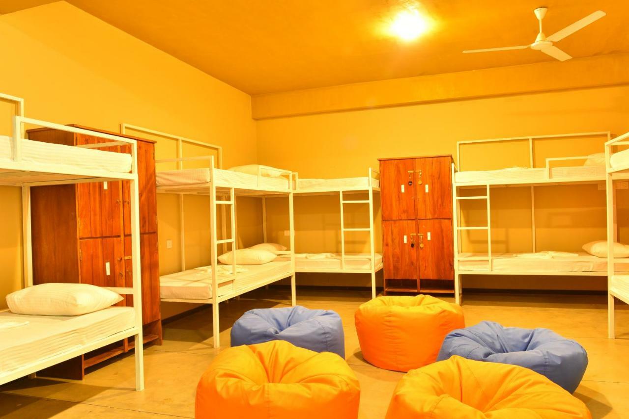 Hiriketiya Beach Hostels Dickwella Exterior photo