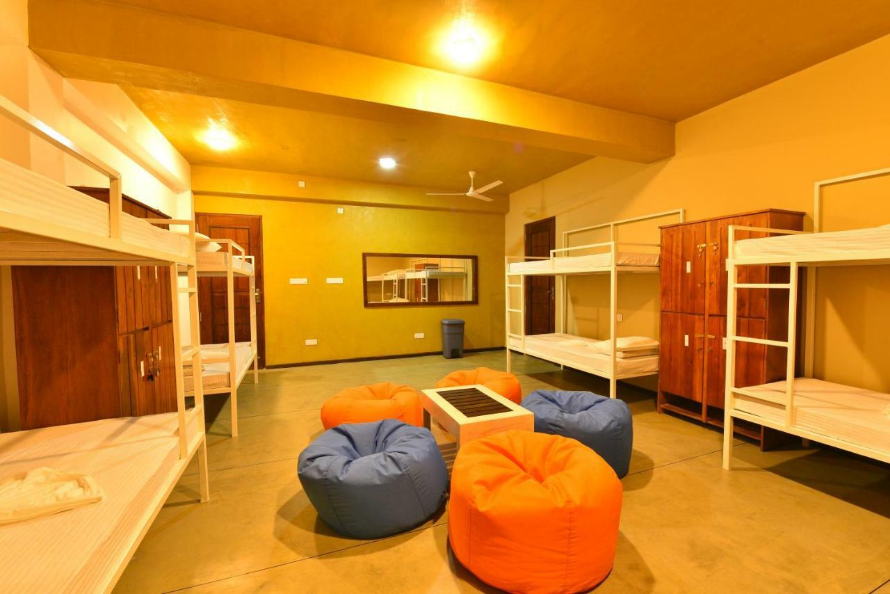 Hiriketiya Beach Hostels Dickwella Exterior photo