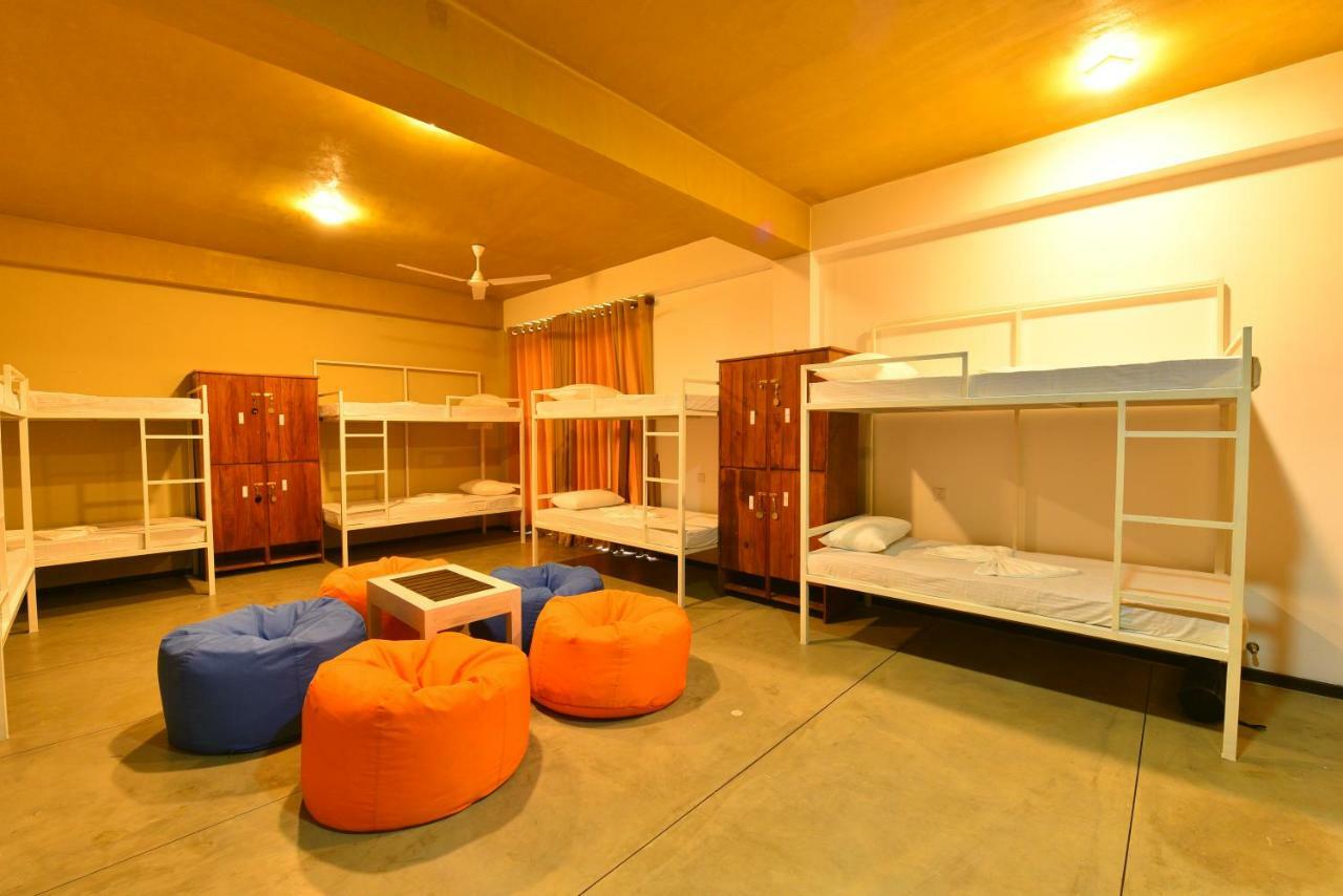 Hiriketiya Beach Hostels Dickwella Exterior photo