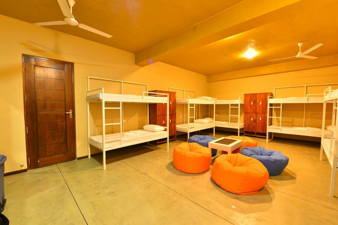 Hiriketiya Beach Hostels Dickwella Exterior photo